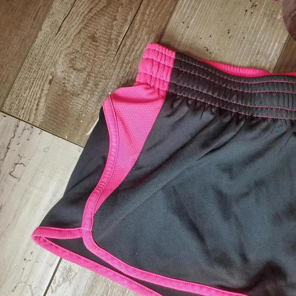 Nike Dri-Fit Women's Black and Pink Running Shorts Size Medium - Picture 8 of 15